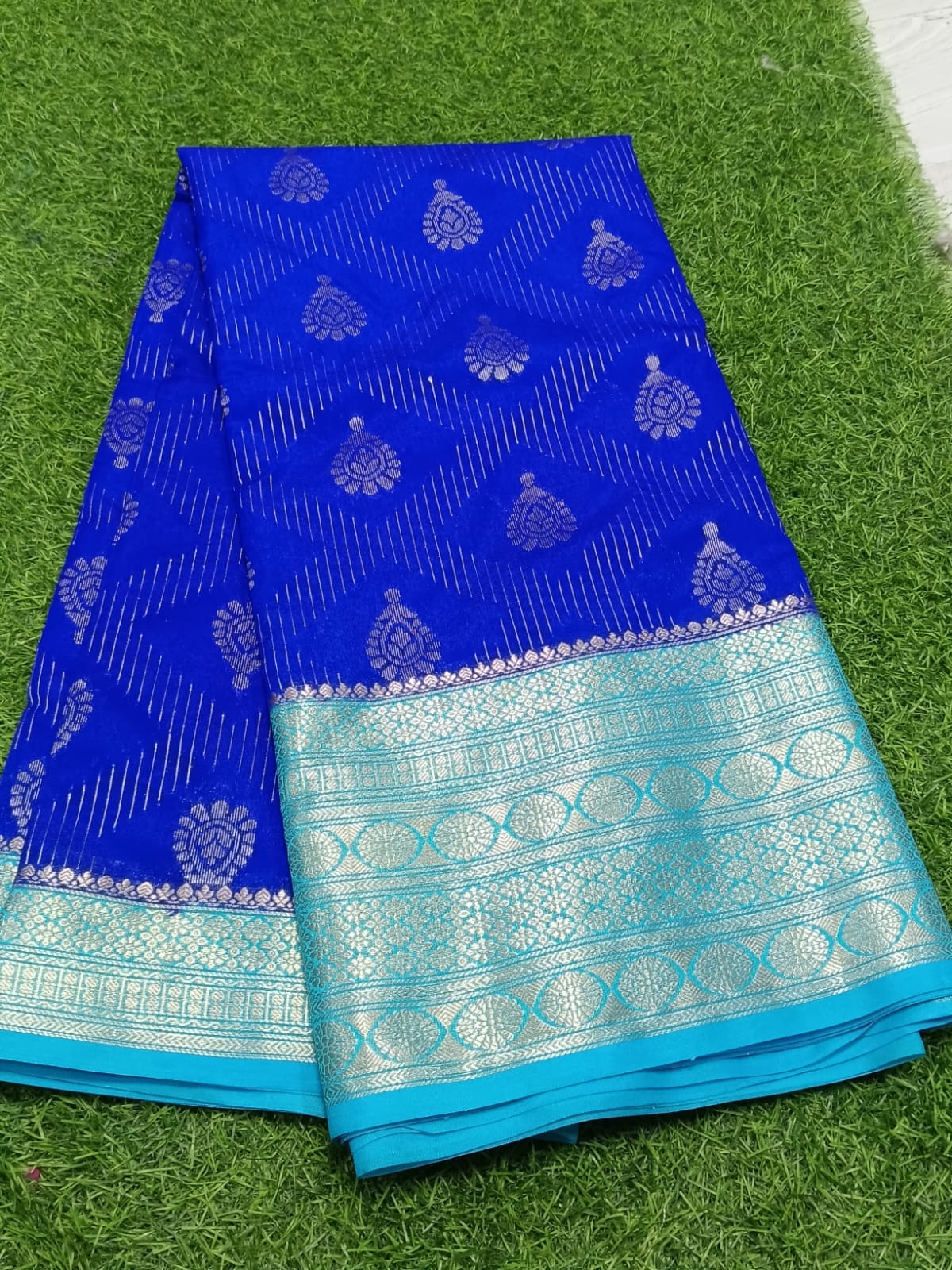 SJ076 BLUE WITH  RAMABLUE BORDER DIAMOND DEISIGN